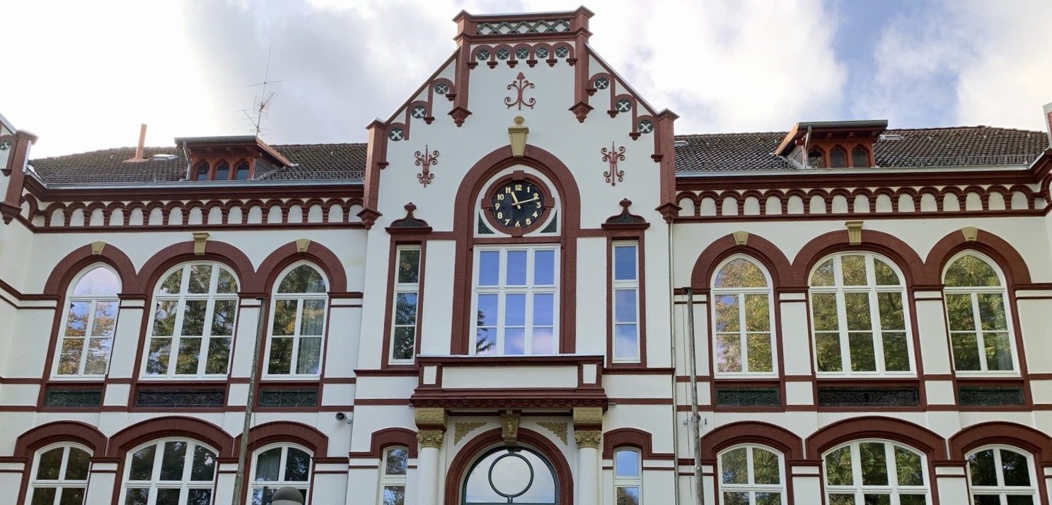 Schule am Park, Hamburg-Harburg &mdash; eklektizistischer Schulbau der Kaiserzeit